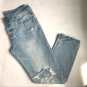 American Eagle men’s light blue ripped jeans